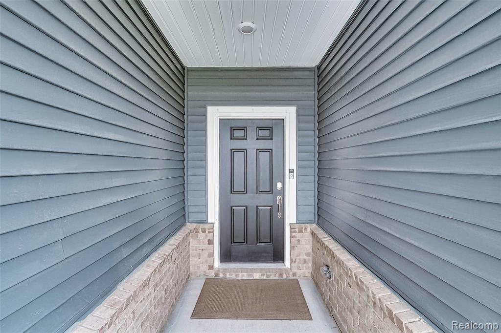 4568 Paradise Parkway, Milford, MI 48381 — Photo 4