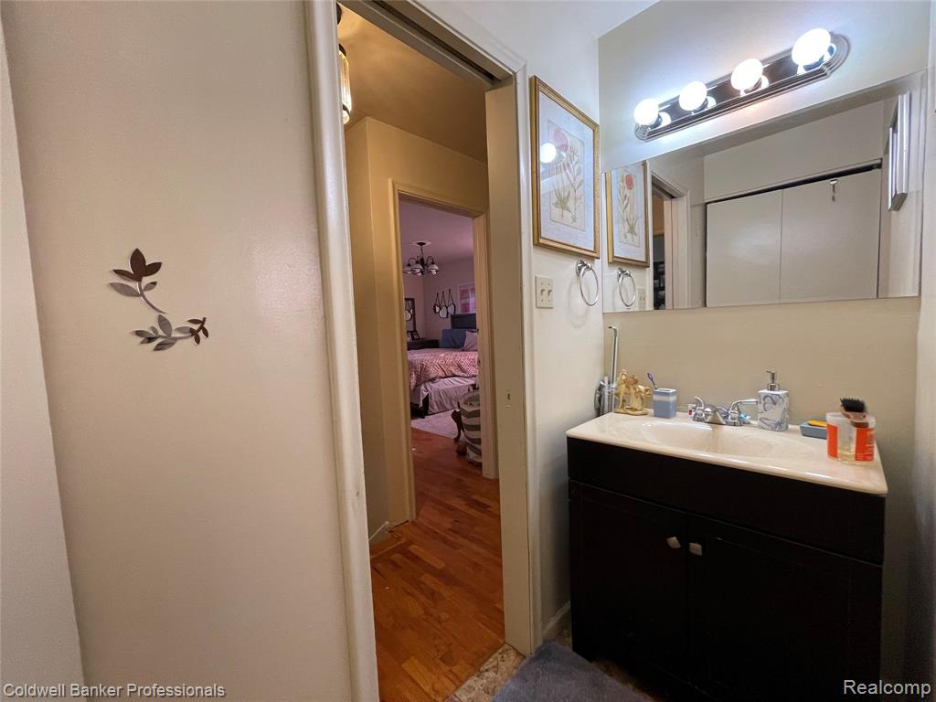 5021 Forest Side Drive, Flint, MI, 48532