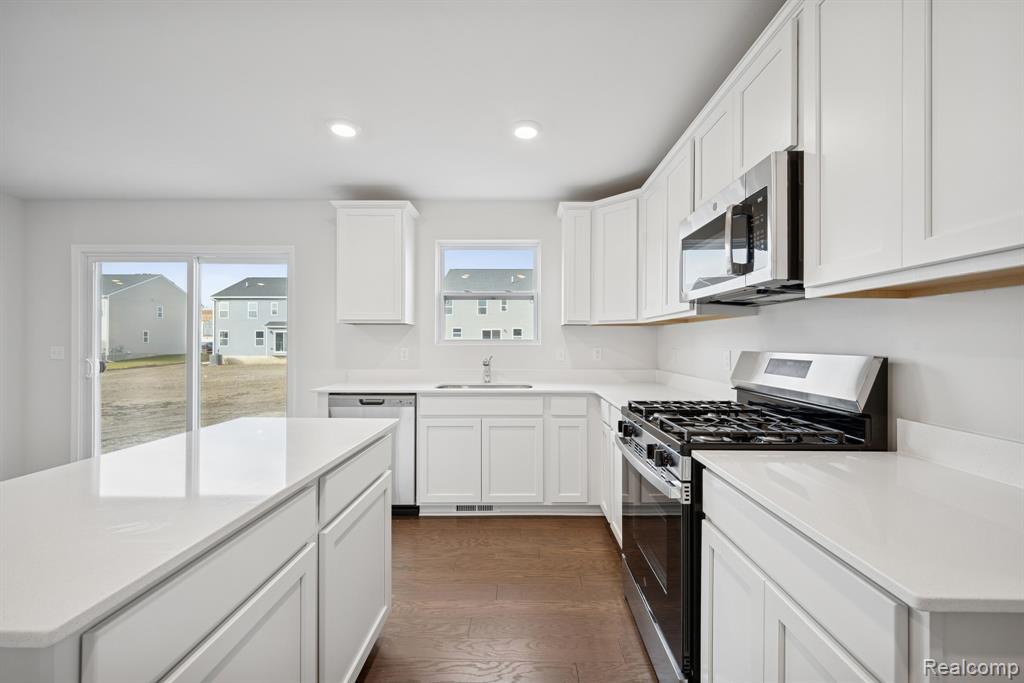 54823 Heron Circle, New Baltimore, MI 48047 — Photo 4