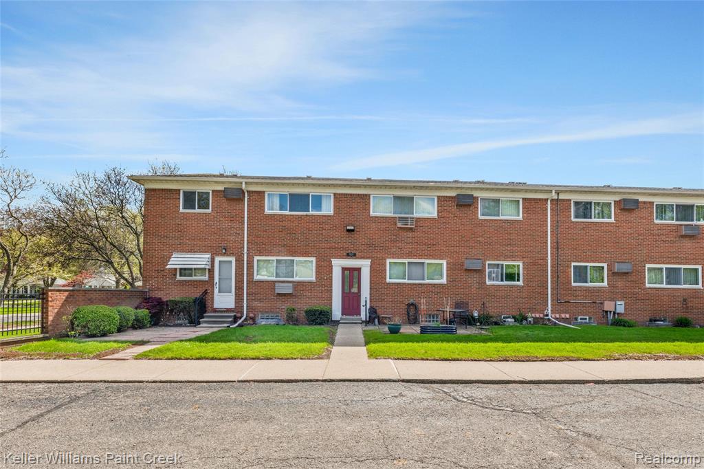 19839 Arthur, 246, Harper Woods, MI 48225 — Photo 18