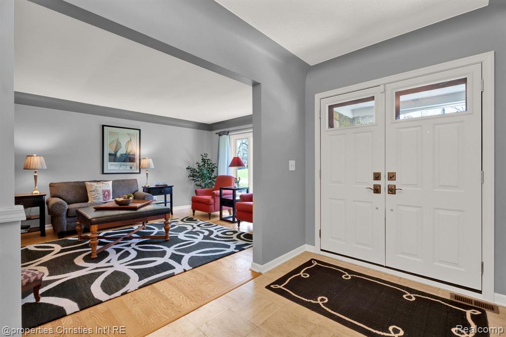 5753 CHERRY CREST Drive, West Bloomfield, MI — Photo 6