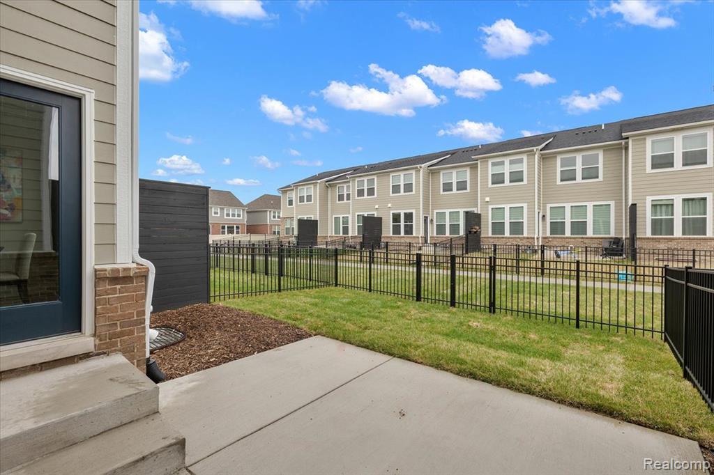 809 Cortland Ln, Troy, MI 48085 — Photo 35