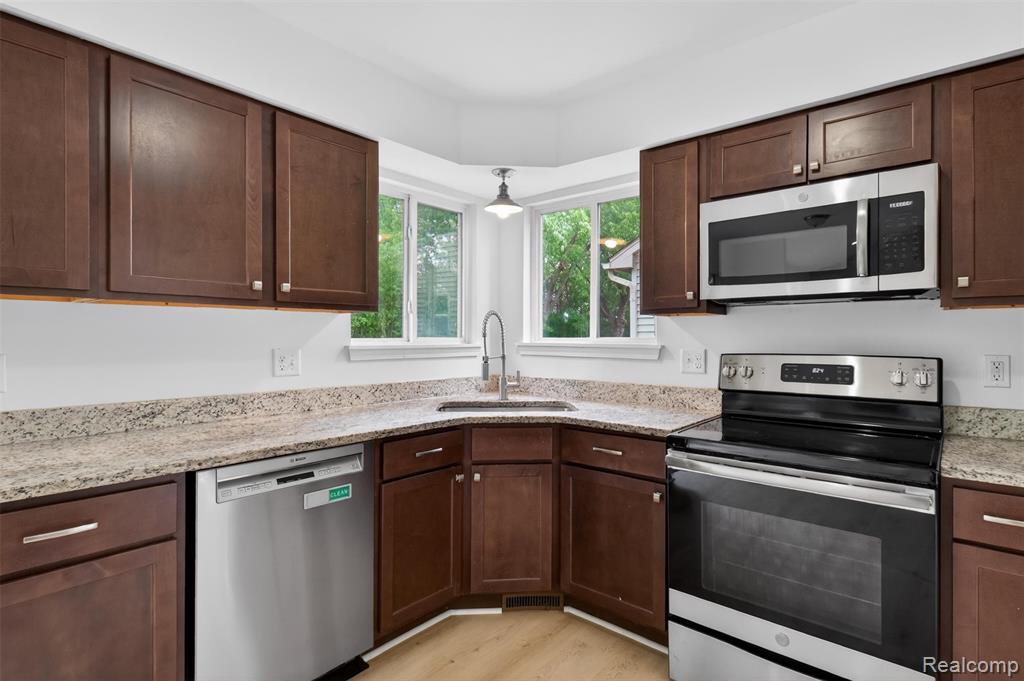 3457 ASHBURNAM, Ann Arbor, MI 48105 — Photo 15