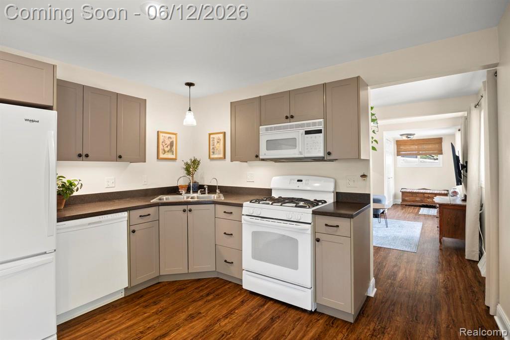 1808 Lombardy, Highland, MI 48356 — Photo 9