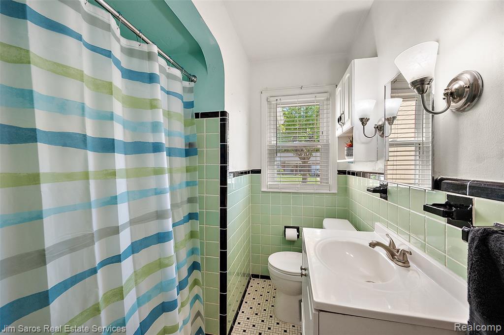 2371 Allard Avenue, Grosse Pointe Woods, MI 48236 — Photo 16