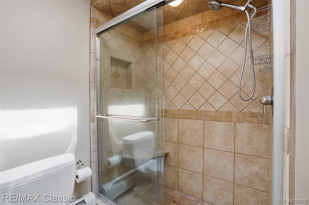 547 Deer Run, White Lake, MI — Photo 36