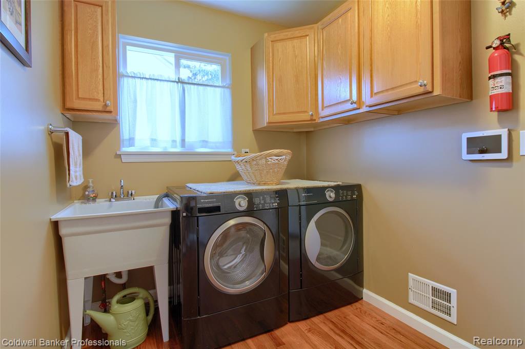 7749 Dover Drive, Ypsilanti, MI 48197 — Photo 15