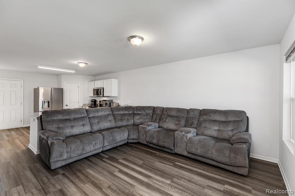 6006 BURTON ESTATES Drive, Burton, MI 48519 — Photo 6