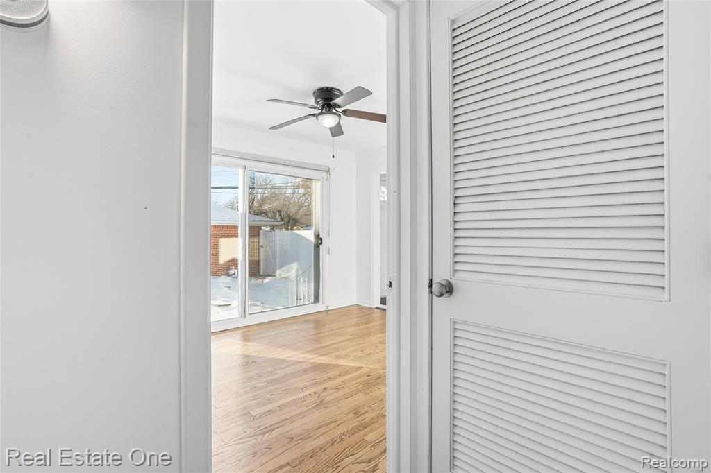 6341 N Charlesworth Street, Dearborn Heights, MI 48127 — Photo 9