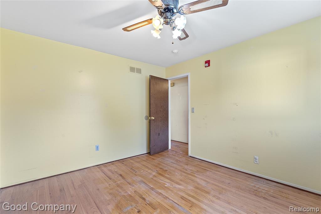 22048 Hampton Court, Woodhaven, MI 48183 — Photo 18