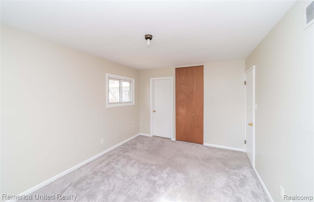 945 N Commerce Road, Commerce Twp, MI 48382 — Photo 24