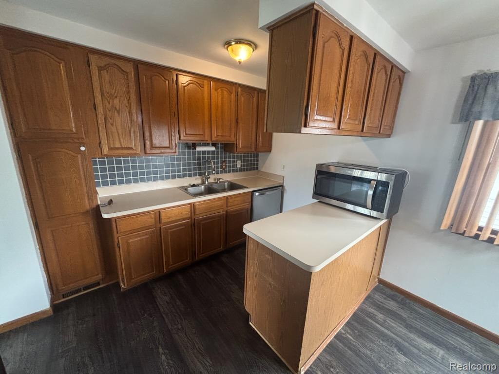 960 Radcliff Street, Garden City, MI — Photo 6