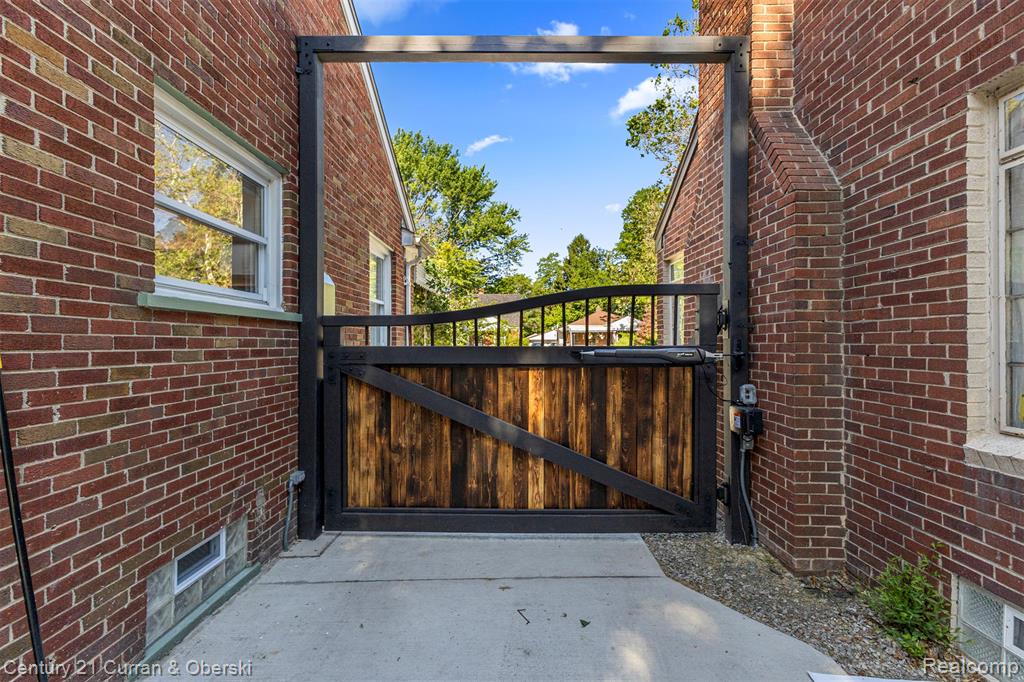 9976 Pierson Street, Detroit, MI 48228 — Photo 34