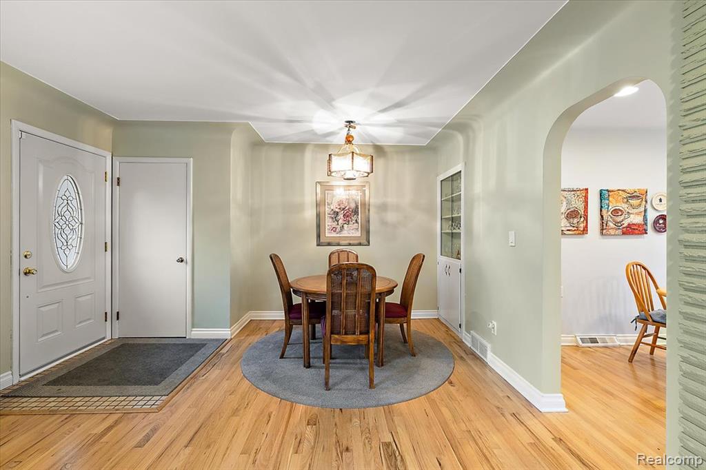 4399 Midrow Road, Waterford, MI 48329 — Photo 10