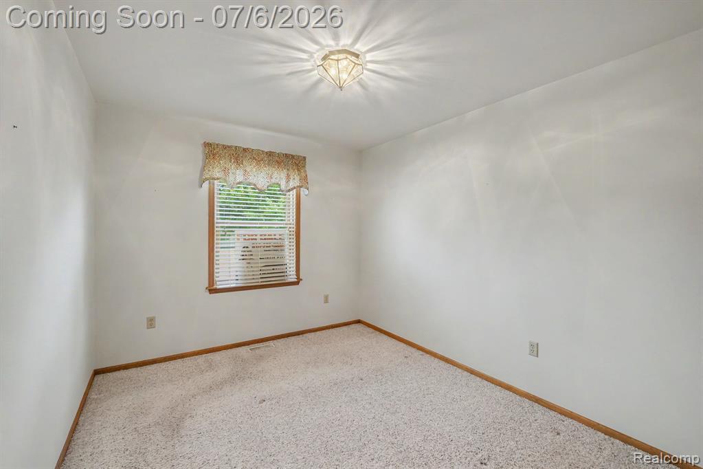 4392 Springbrook Drive, Swartz Creek, MI 48473 — Photo 13