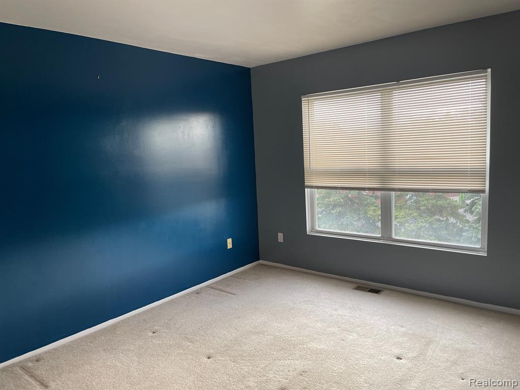 23318 GRAYSON Drive, Southfield, MI 48075 — Photo 13
