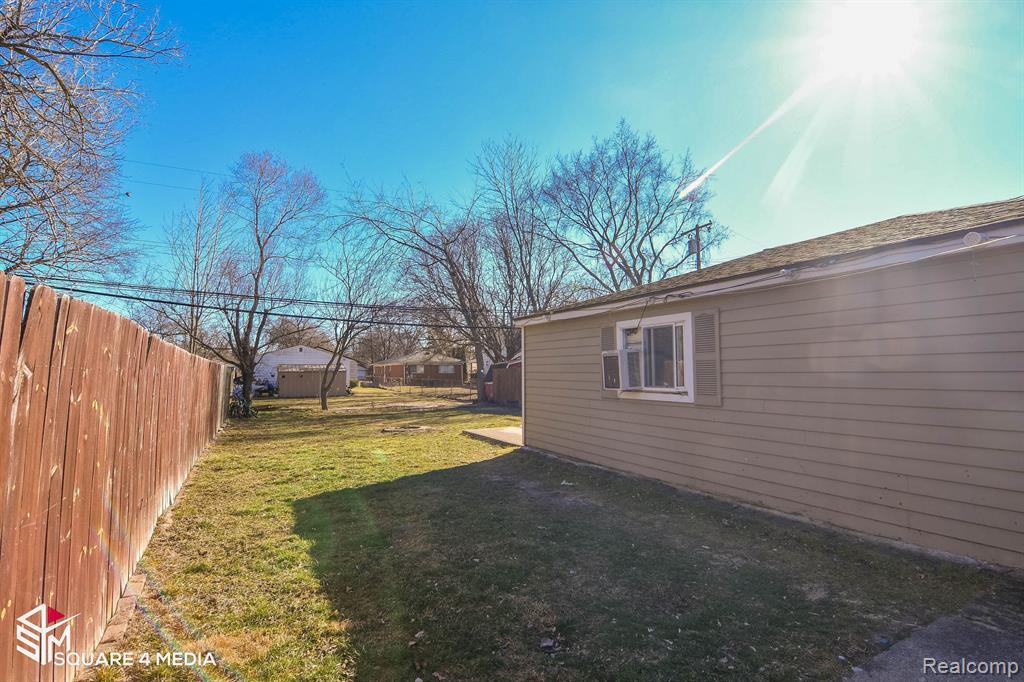 5621 HARDING Street, Dearborn Heights, MI 48125 — Photo 18