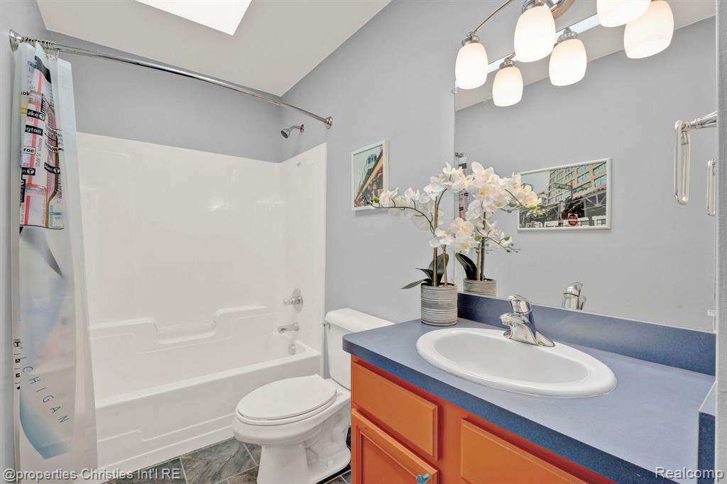 815 AMBERWOOD Street, Auburn Hills, MI 48326 — Photo 27