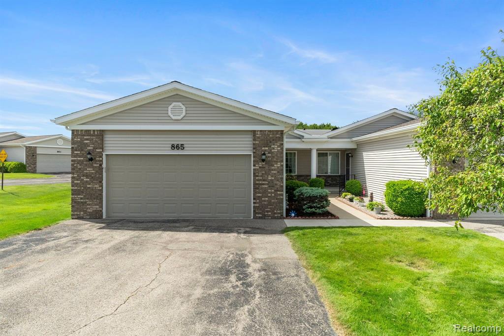 865 CRYSTAL Lane, Marysville, MI 48040 — Photo 9