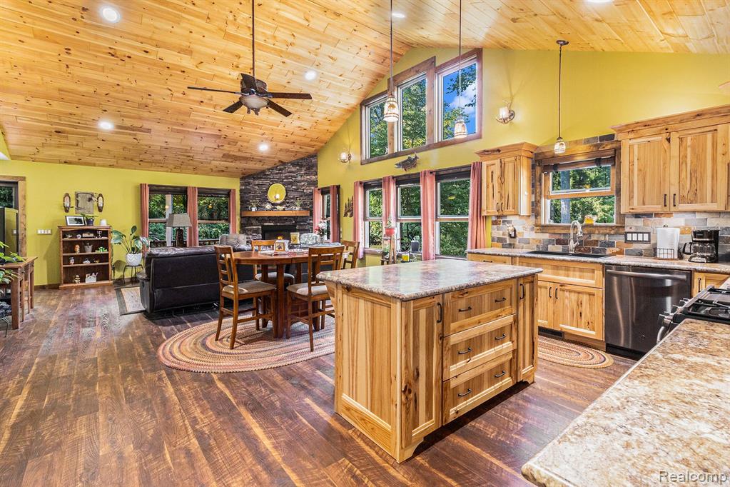 8630 HIDDEN LAKE Drive, Howell, MI 48855 — Photo 6