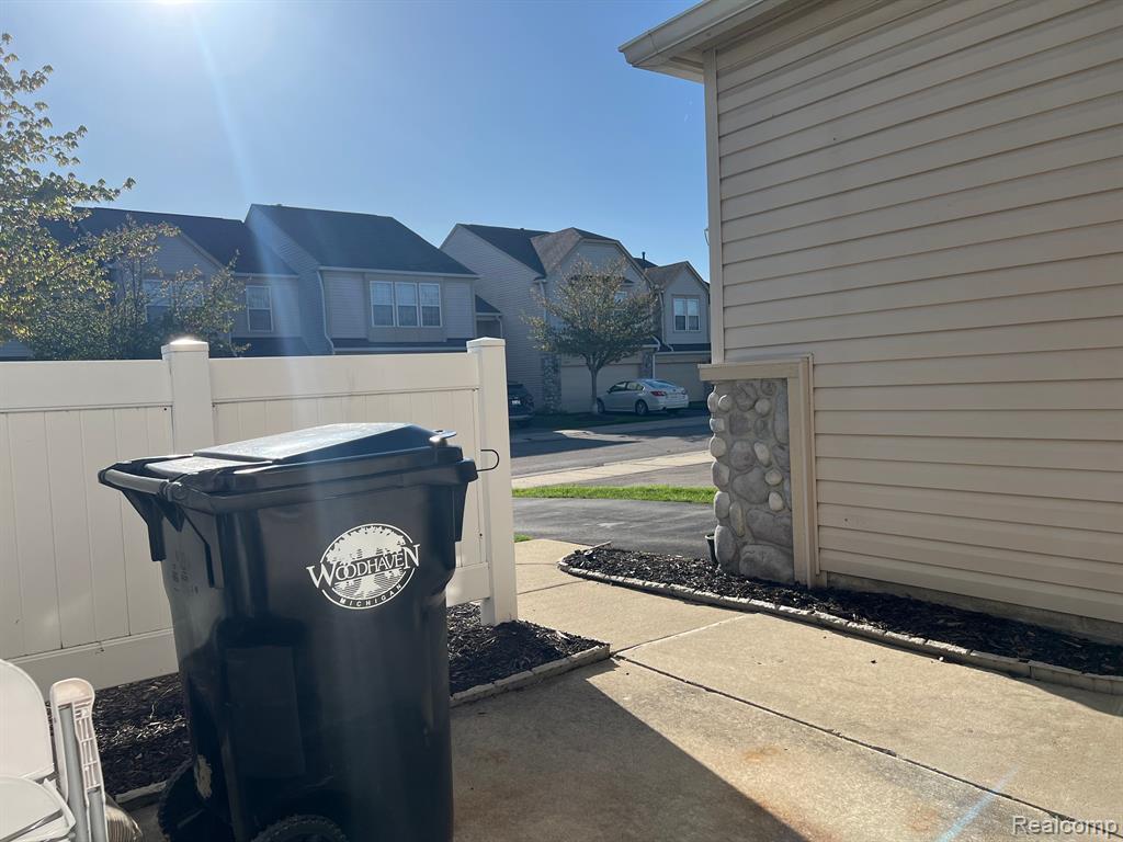 26652 KIRKWAY Drive, Woodhaven, MI 48183 — Photo 5
