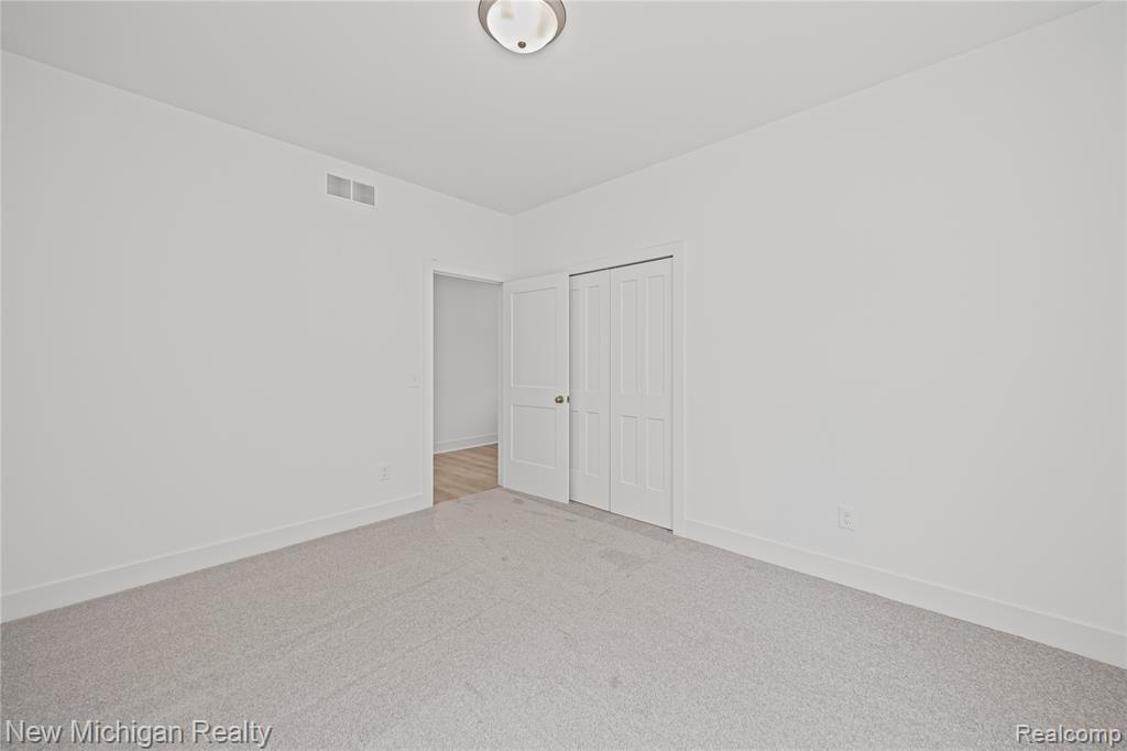 7453 Village Court, Davisburg, MI 48350 — Photo 32
