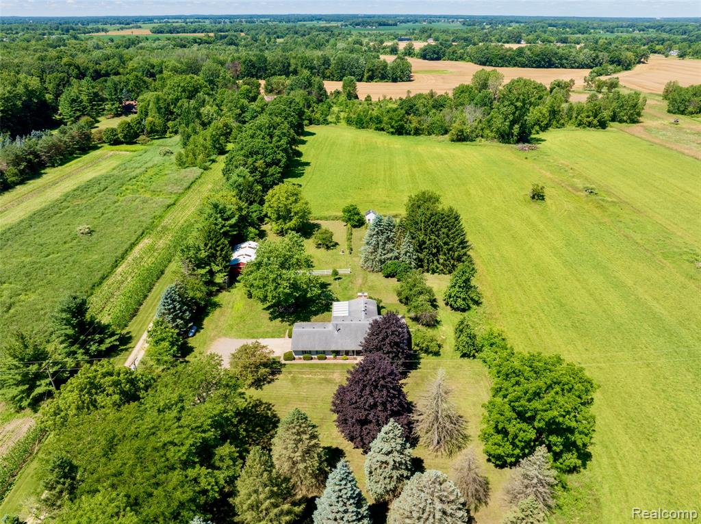 595 N Cedar Road, Fowlerville, MI 48836 — Photo 53