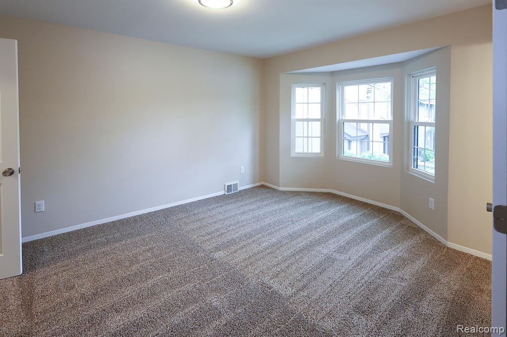 25151 GREENBROOKE Drive, Southfield, MI 48033 — Photo 17