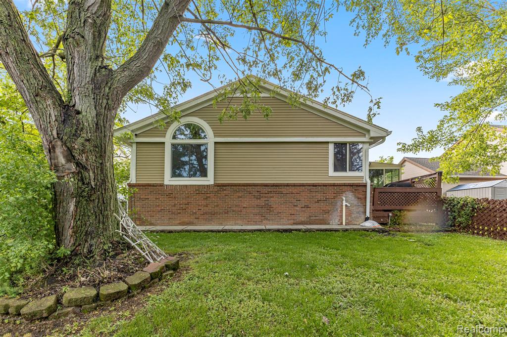 2481 Woodmont Drive E, Canton, MI 48188 — Photo 32