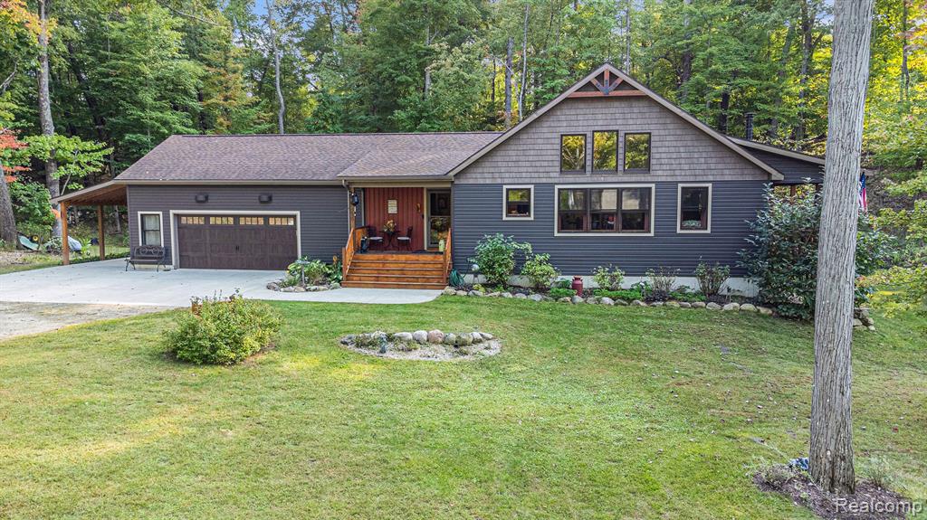 8630 HIDDEN LAKE Drive, Howell, MI 48855 — front exterior