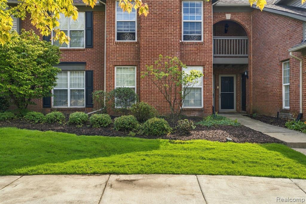 28067 Carlton Way Drive, Novi, MI 48377