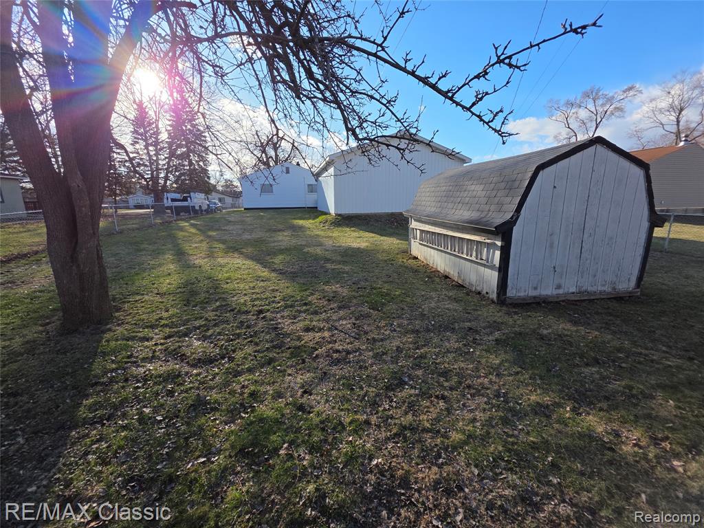1072 Cloverlawn Drive, Pontiac, MI 48340 — Photo 24