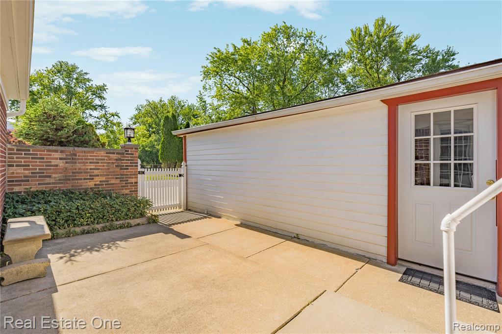 6740 Brockhurst Boulevard, West Bloomfield, MI — Photo 39