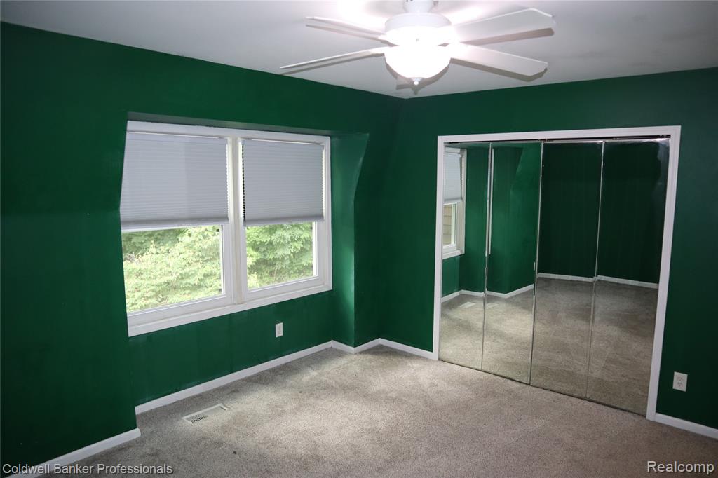 5435 S Sycamore Drive, Burton, MI 48509 — Photo 27