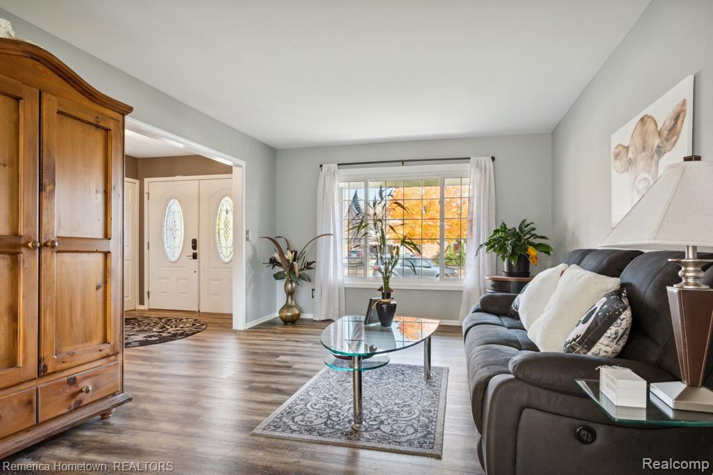 9829 N Canton Center Road, Plymouth, MI 48170 — Photo 4