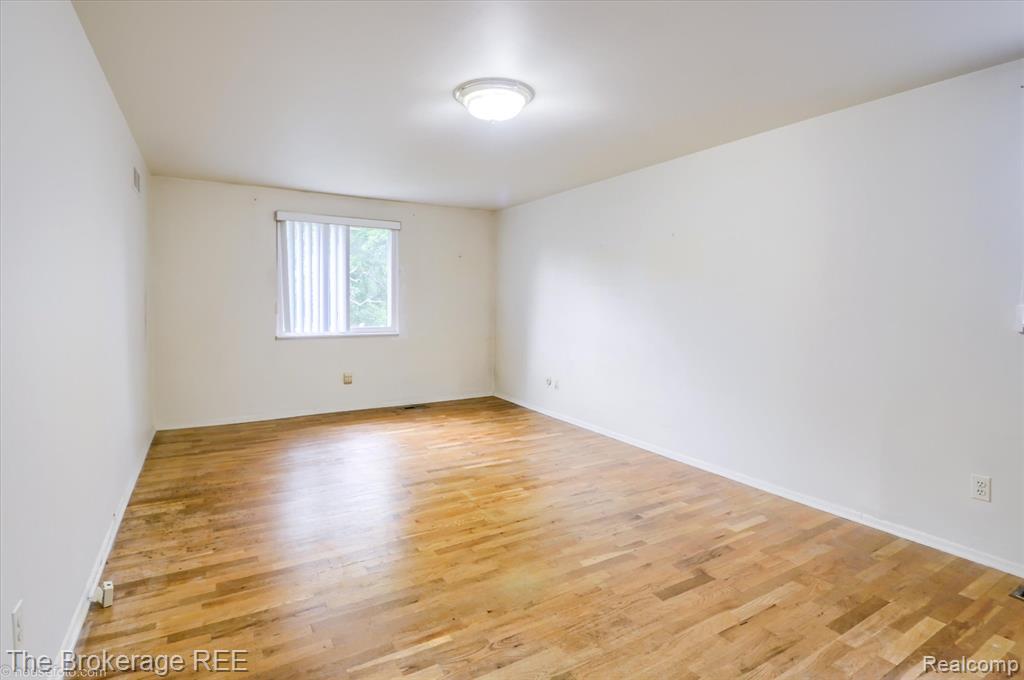 6228 Greenview Drive, Burton, MI 48509 — Photo 33