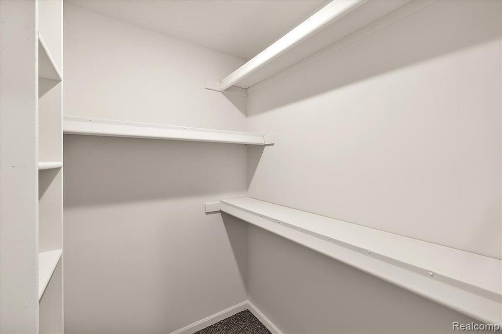 8292 HEYWOOD Circle, Sterling Heights, MI 48312 — Photo 17