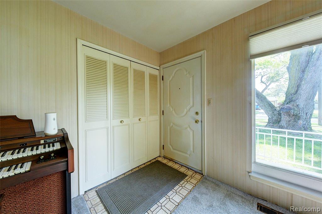 5489 Academy Street, Dearborn Heights, MI 48125 — Photo 16
