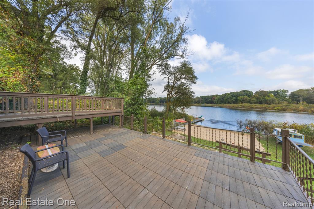 200 E CANYON Drive, Milford, MI 48380 — Photo 58