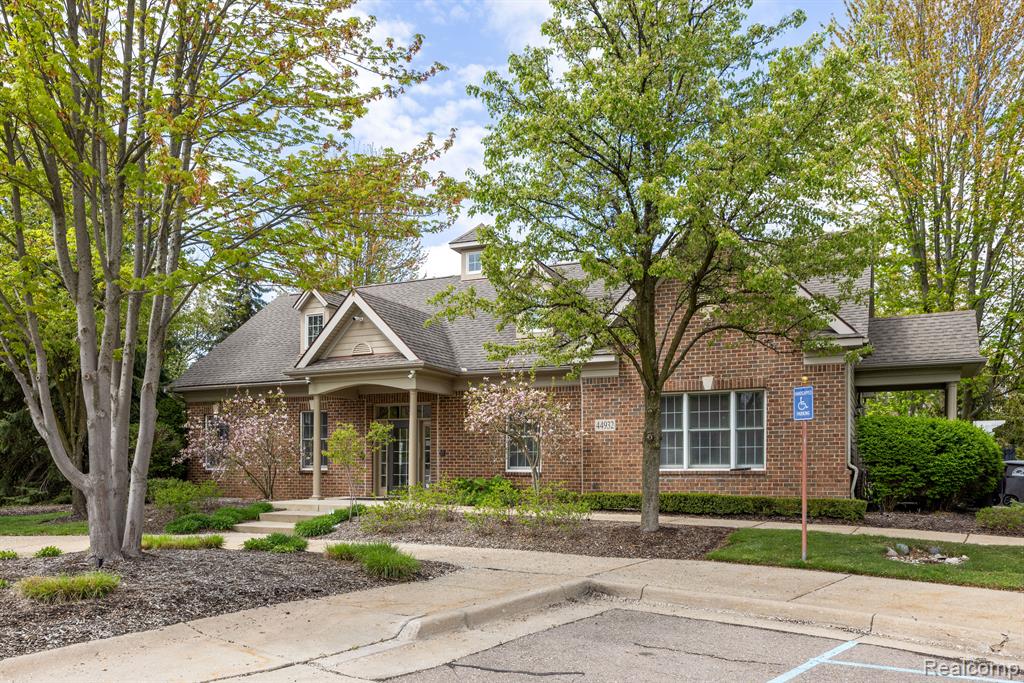44586 BROADMOOR Circle N, Northville, MI 48168 — Photo 42