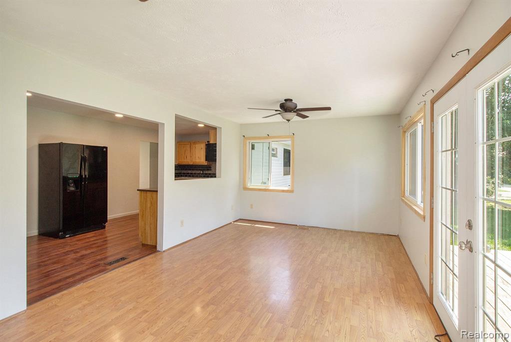2665 LOS ANGELES Drive, Wolverine Lake, MI 48390 — Photo 13