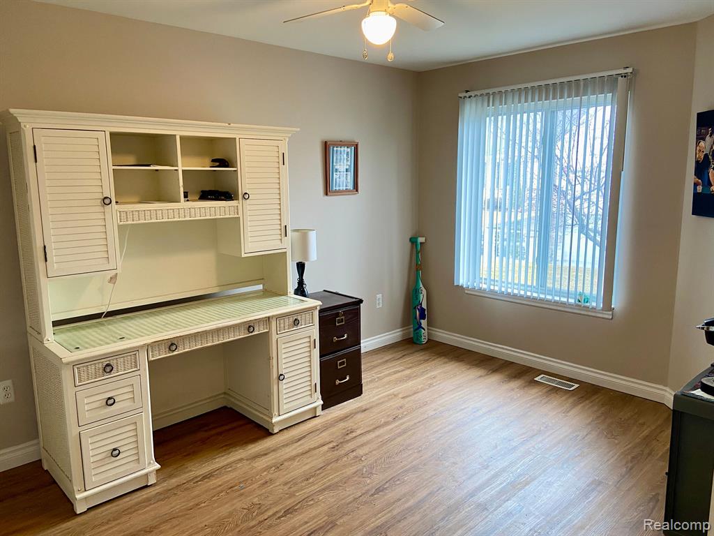936 LIGHTHOUSE Drive, Marysville, MI 48040 — Photo 6