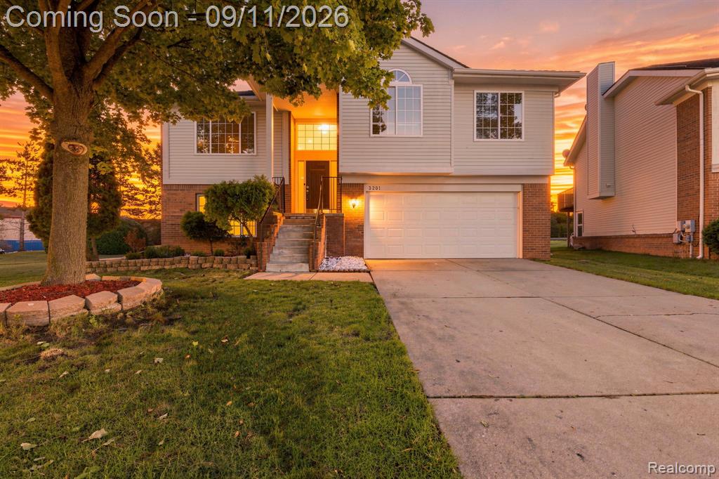 3201 Lynhurst Court, Rochester, MI 48306