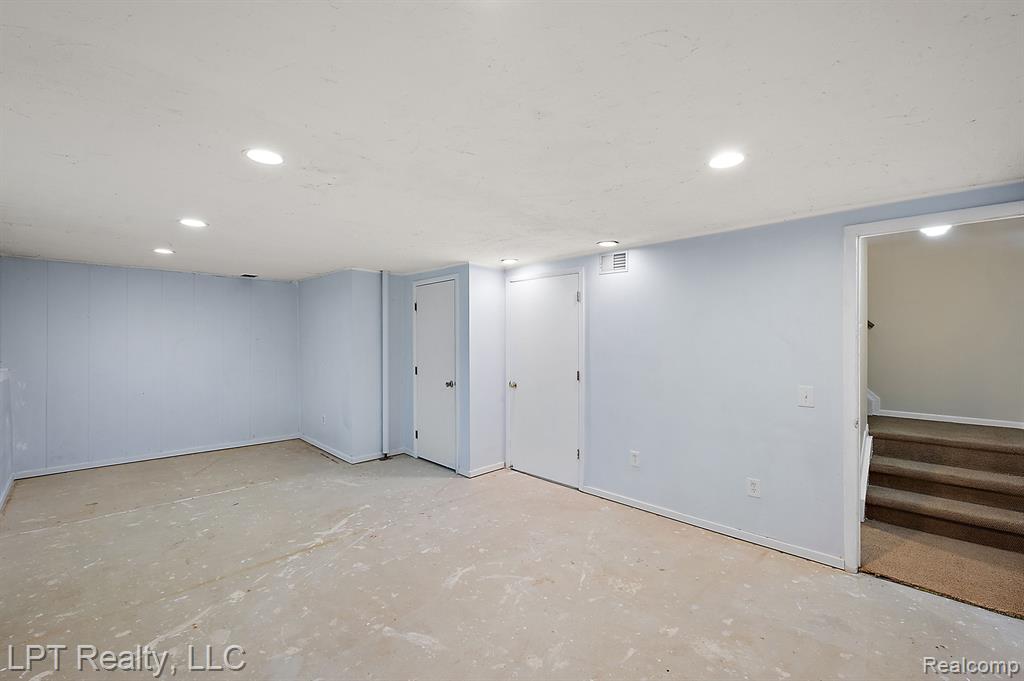 418 WILLOW GROVE Lane, Rochester Hills, MI 48307 — Photo 32
