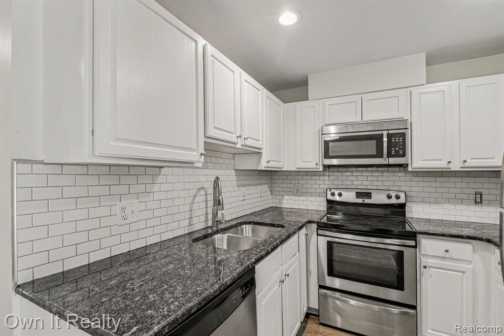 1725 Campau Farms Circle, Detroit, MI 48207 — Photo 8