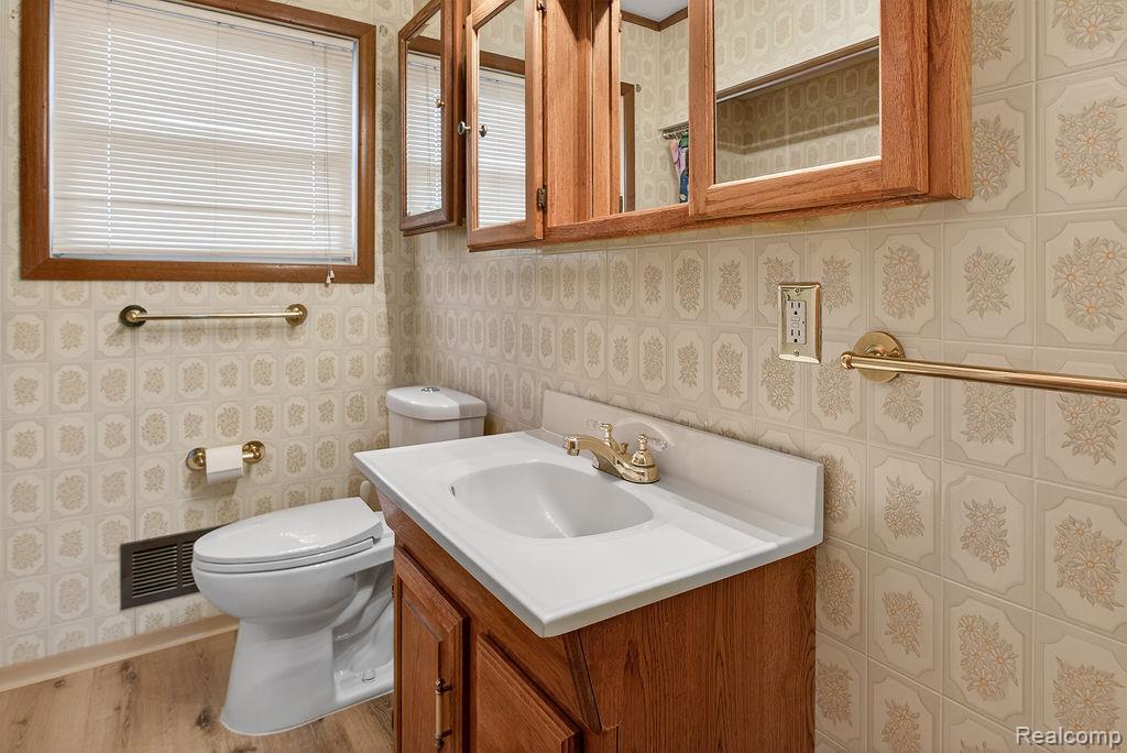 829 Chippewa Street, Mount Clemens, MI 48043 — Photo 11