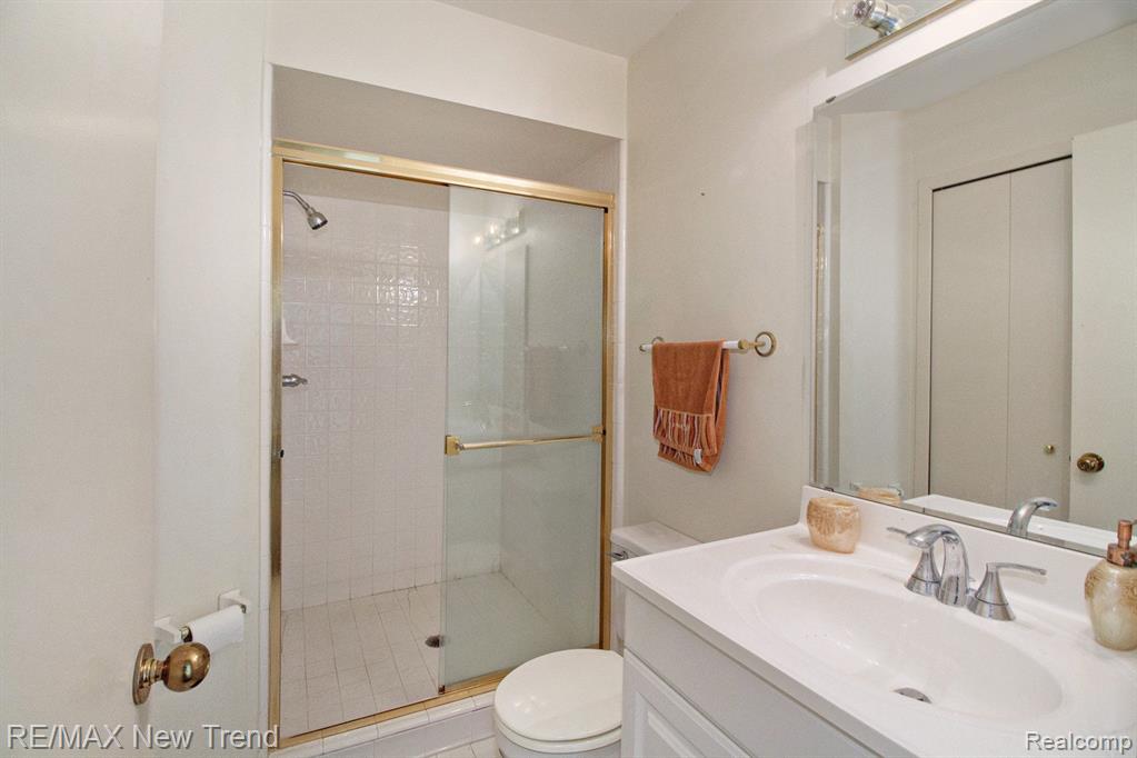 5573 SILVER POND, West Bloomfield, MI — Photo 50