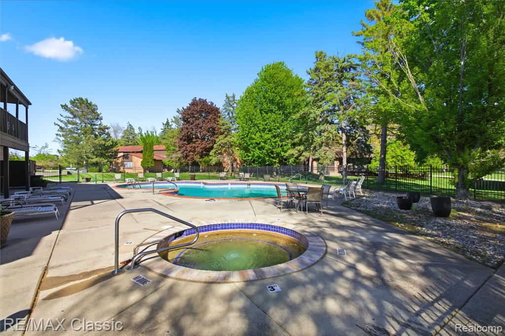 3961 Chablis Street, West Bloomfield, MI 48323 — Photo 47