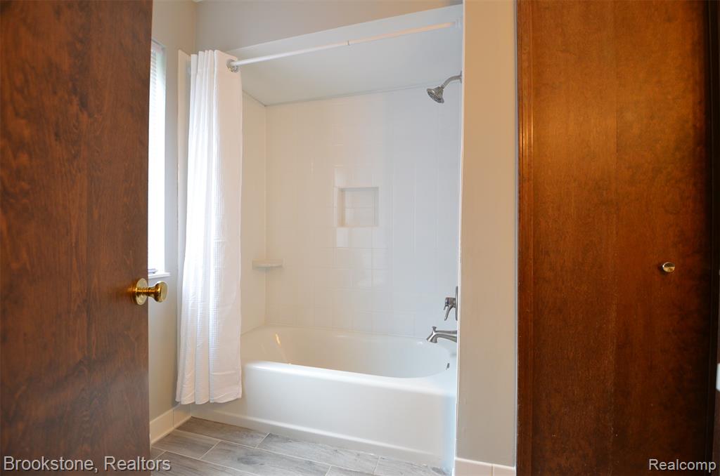 7244 Chapel View Drive, Clarkston, MI — Photo 16