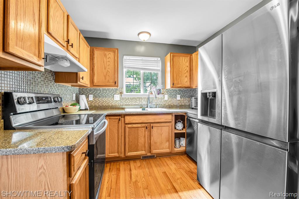 97 AVERY Street, Mount Clemens, MI 48043 — Photo 12